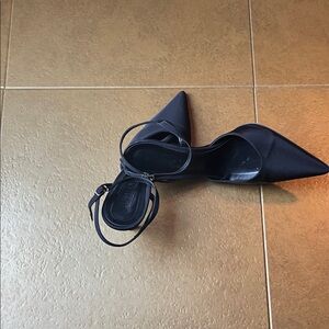 Chic Black Pointed Toe Heels